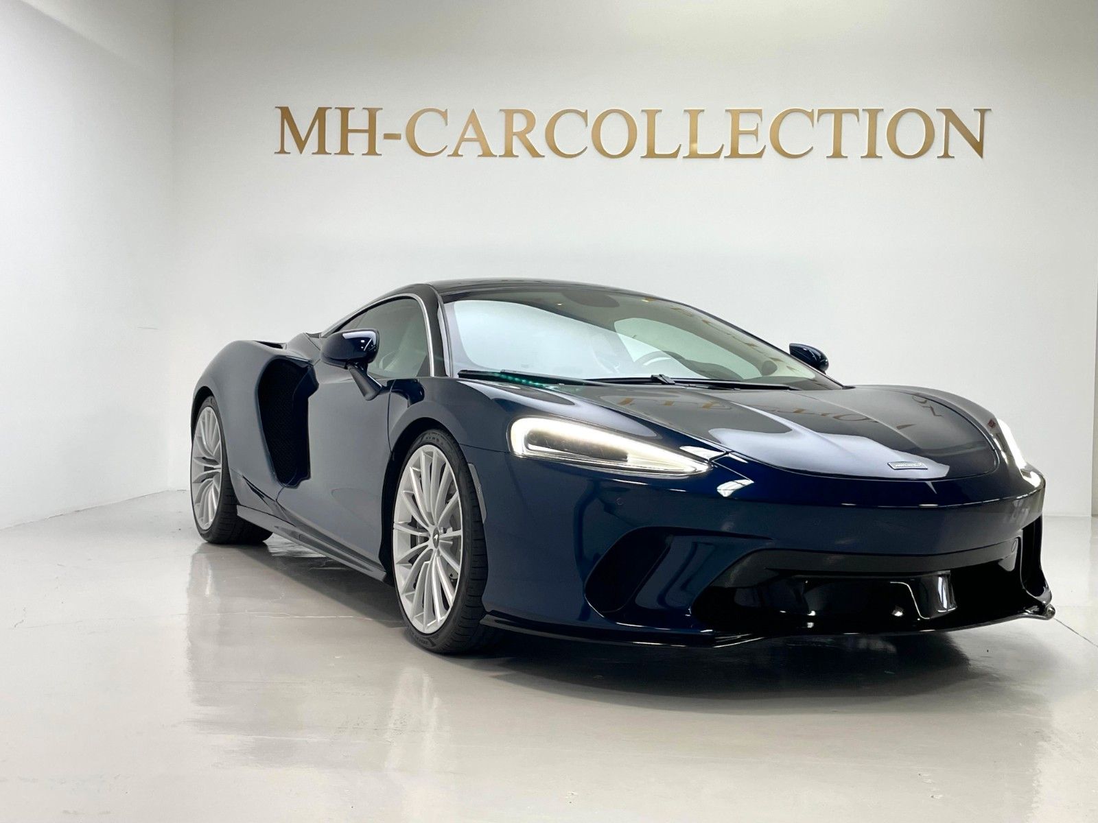 GT*1.HAND*LIFT*B&W*LUXE*